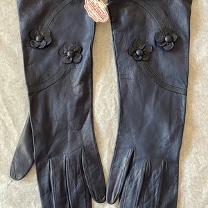 NWT- Vintage Denise Francelle Navy gloves with flowers